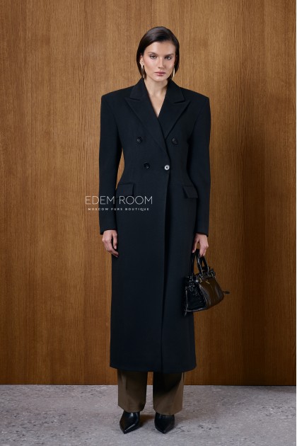 чёрное приталенное пальто