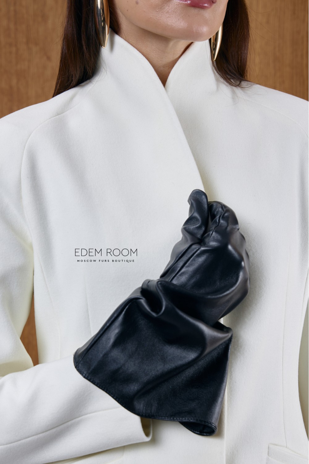 белое приталенное пальто