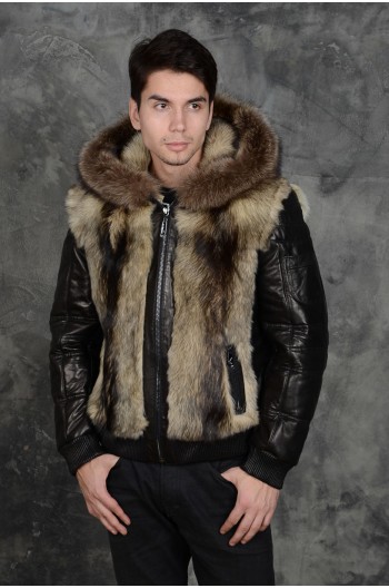 Зимняя кожаная куртка отороченная мехом волка