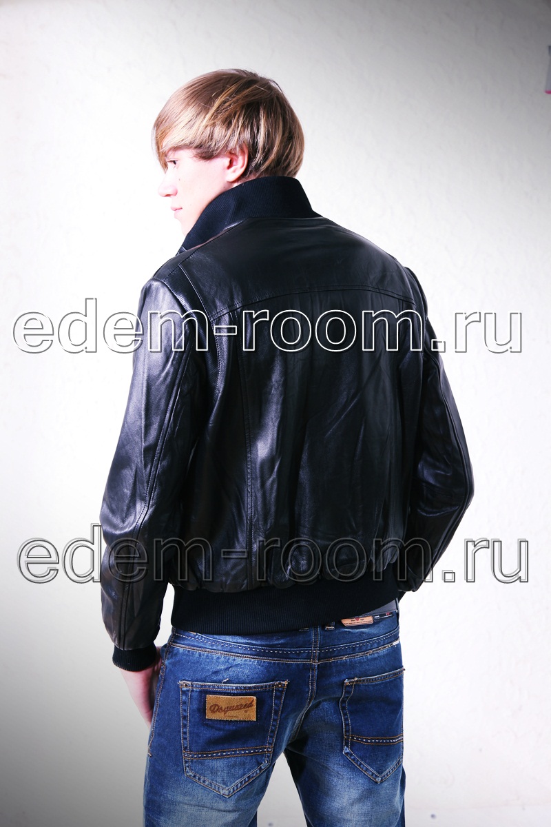 Стильная классическая черная кожаная куртка 