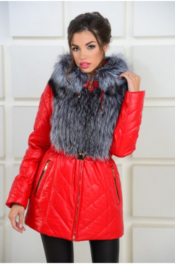 Красная куртка из эко-кожи с мехом чернобурки