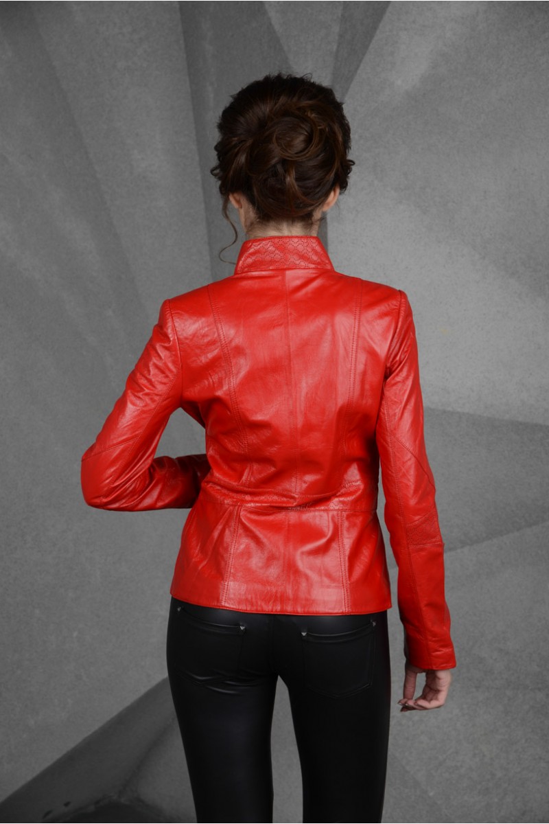 Женская красная куртка кожаная