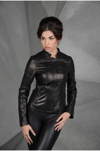 Женская кожаная черная куртка 