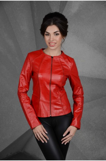 Модная  куртка из красной кожи