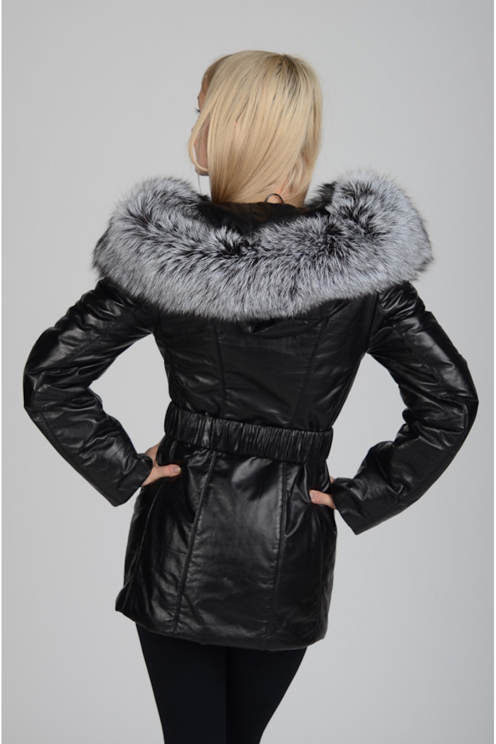 Зимняя кожаная куртка с мехом чернобурки