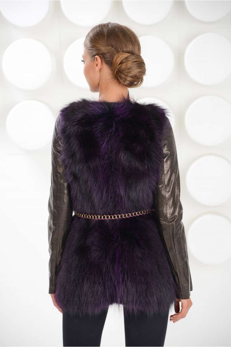 Стильная зимняя кожаная куртка с мехом енота.Новая коллекция