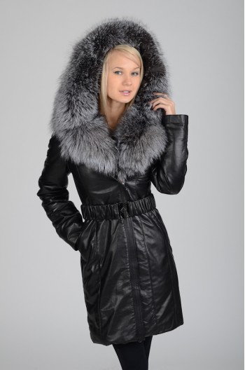 Зимнее кожаное пальто с мехом чернобурки.