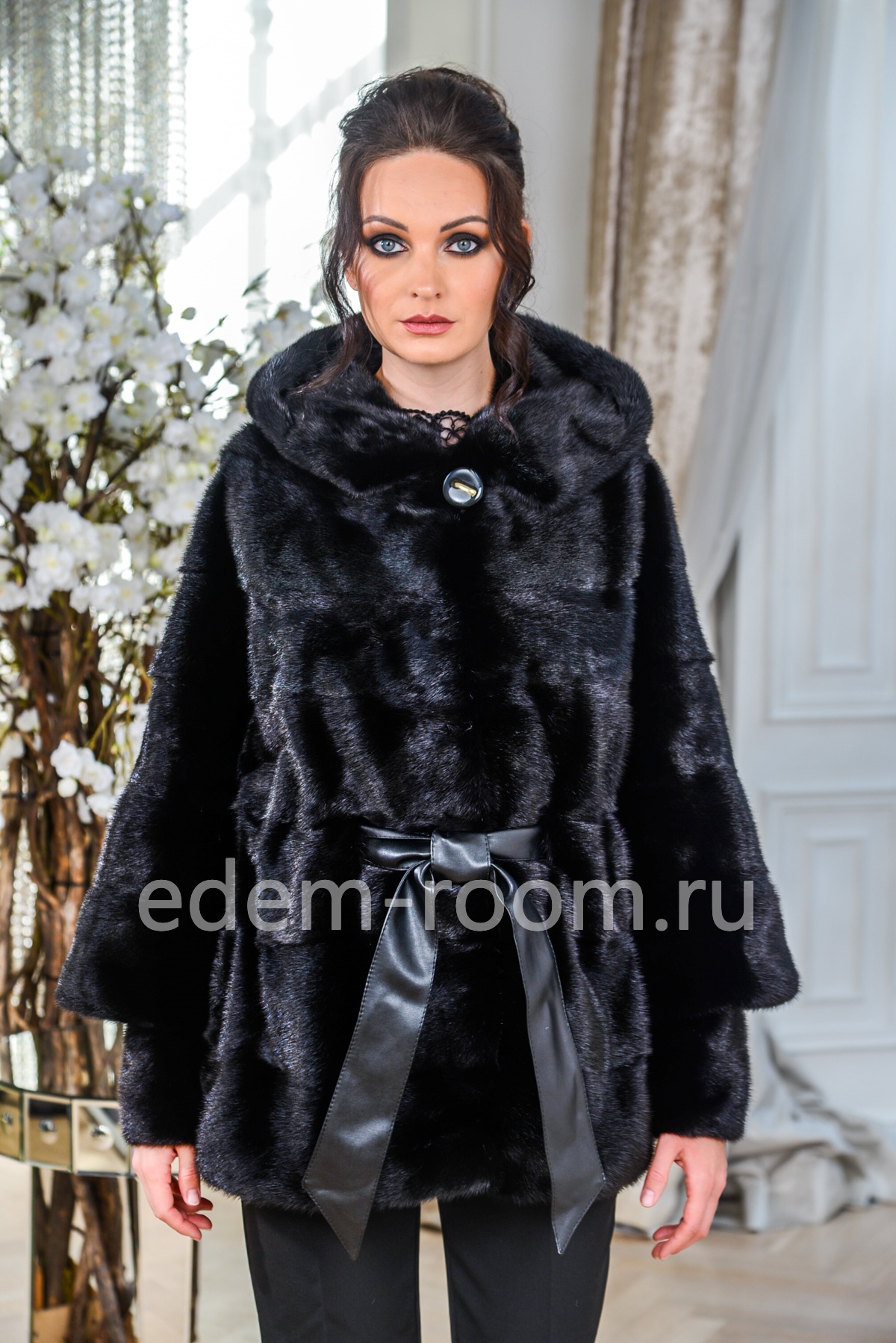 Стильная черная шуба из меха норки, короткая поперечка