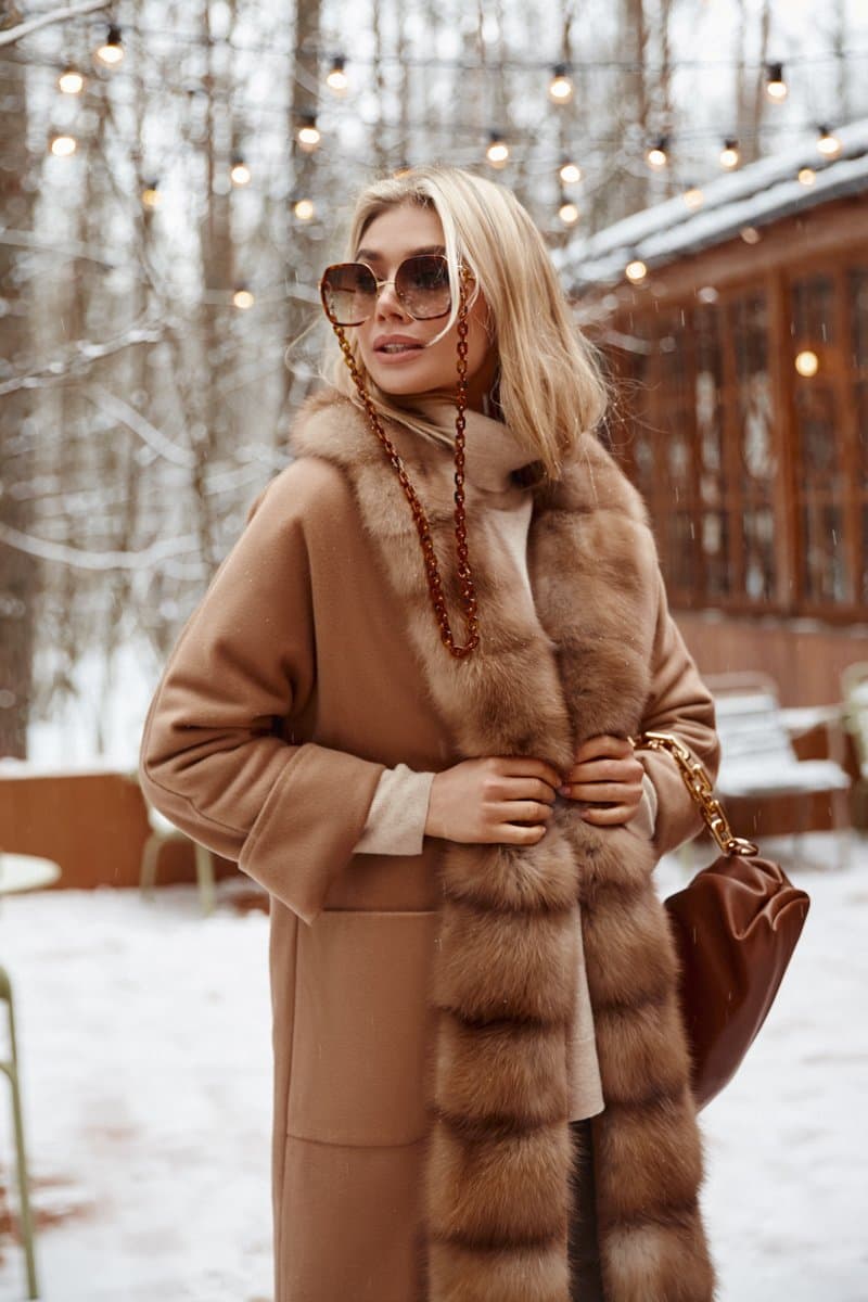 Шерстяное модное пальто с мехом куницы